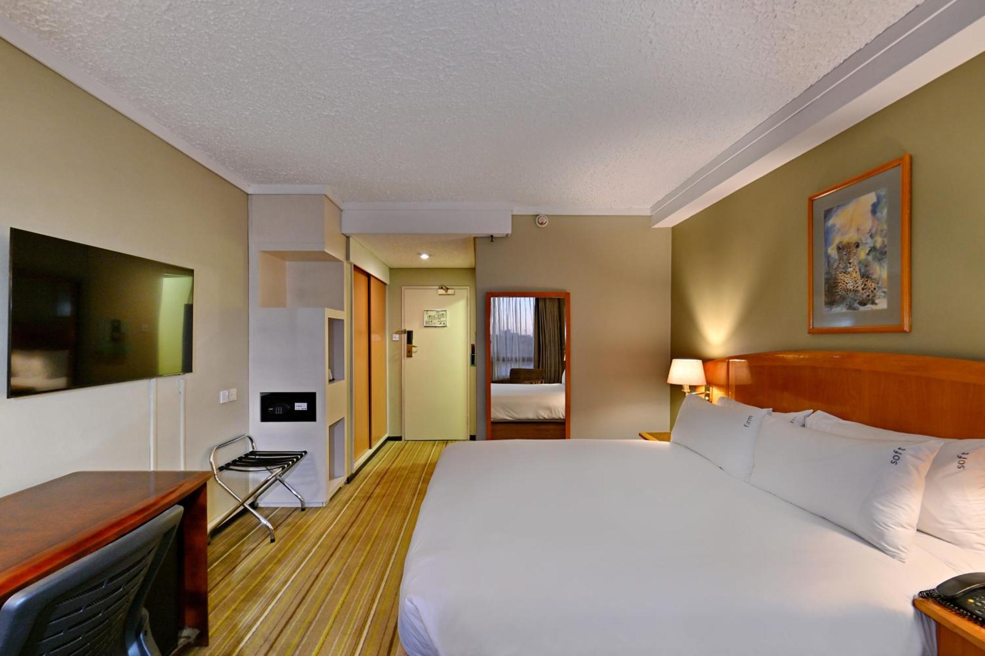 Holiday Inn - Harare By Ihg Exterior foto